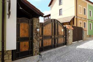 Мини-отель Old Town Гостевой Дом Каменец-Подольский Трехместный номер-34